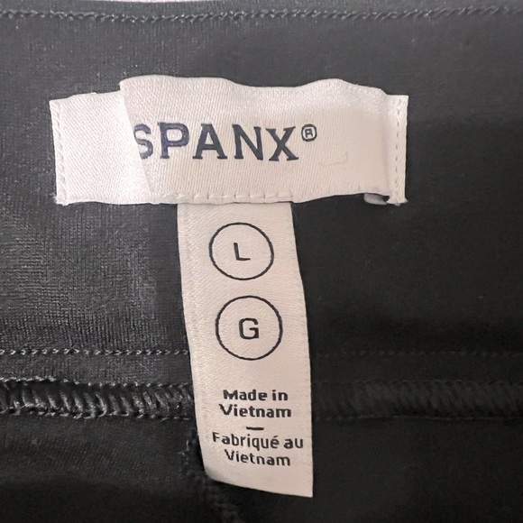 SPANXsupersmooth PerfectFit
Ponte Flare Pant. Large - Picture 8 of 8